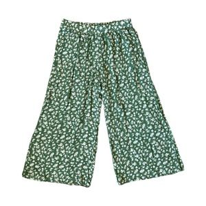 5/$30 Women’s wide legged green floral pants